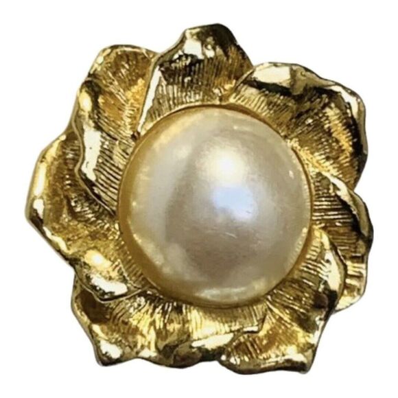 Vintage Flower Round 1/2 Sphere White Pearl Gold Tone Pierced Button Earrings - Picture 2 of 7